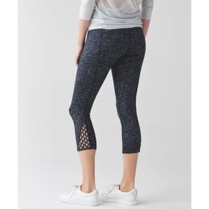 Lululemon True Self Crop II [6]